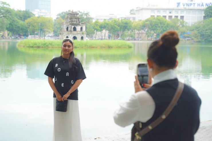 Hà Nội sáng nay trong lành, mát mẻ, đông đảo người dân tận hưởng không khí trong lành