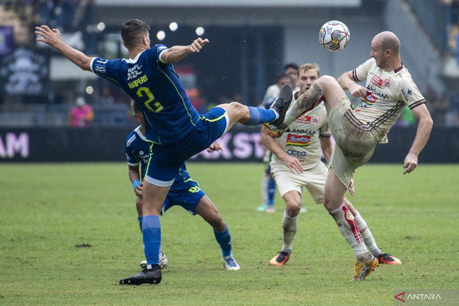 Cầu thủ hai đội Persija Jakarta và Persib Bandung luôn tạo nên những trận đấu căng thẳng