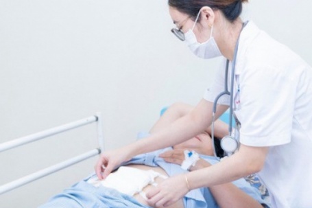 Người phụ nữ 54 tuổi ở Phú Thọ mắc ung thư buồng trứng thừa nhận một...