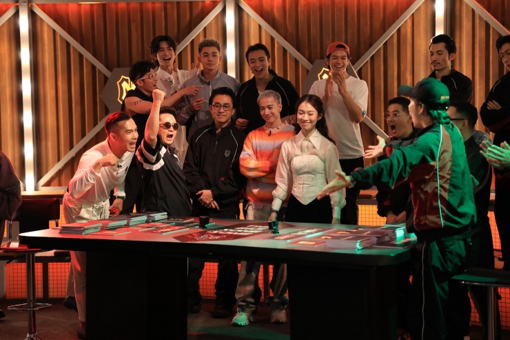 Màn đấu giá bài được xây dựng như một trò chơi ở sòng bài. Ảnh: BTC