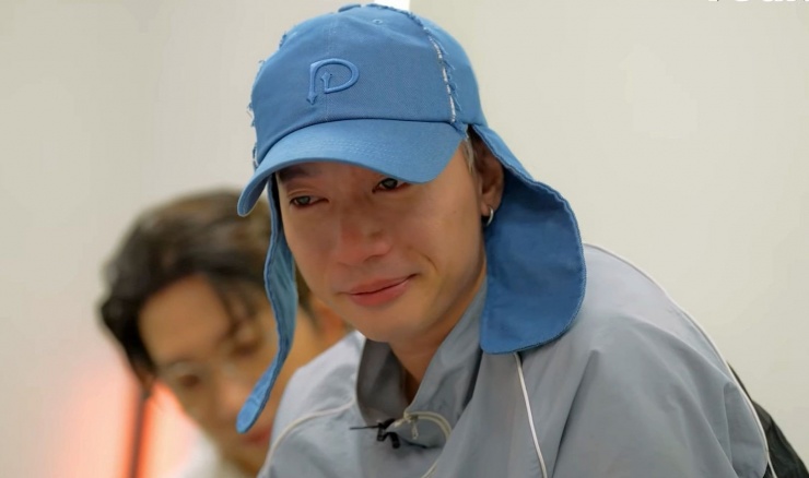 ST. Sơn Thạch khóc khi phải chứng kiến sự "tan rã tuyệt đối" của nhà Chín Muồi. Ảnh: CMH