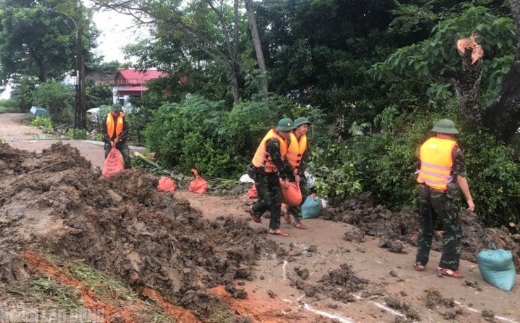 Quân đội xua quân khắc phục sự cố đê sông Mã, bảo vệ an toàn hàng nghìn dân