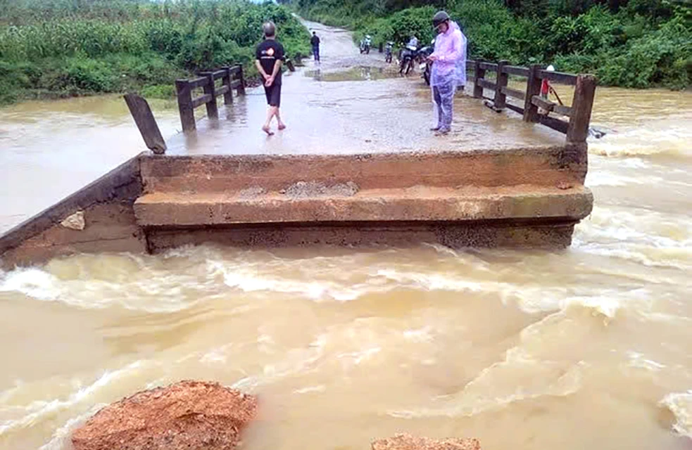 Ngập lụt tàn phá Thường Xuân, hàng trăm hộ dân khẩn cấp di dời