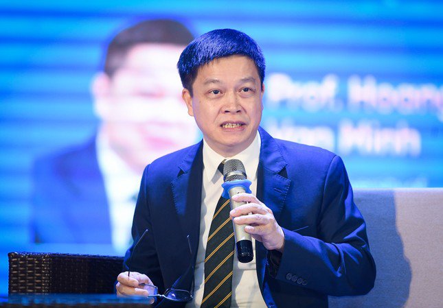 GS Hoàng Văn Minh chia sẻ thông tin tại Hội thảo InnovaConnect với chủ đề “Phòng chống tác hại của thuốc lá mới: Bằng chứng khoa học và kinh nghiệm tại Việt Nam và trên thế giới" diễn ra sáng 24/9.