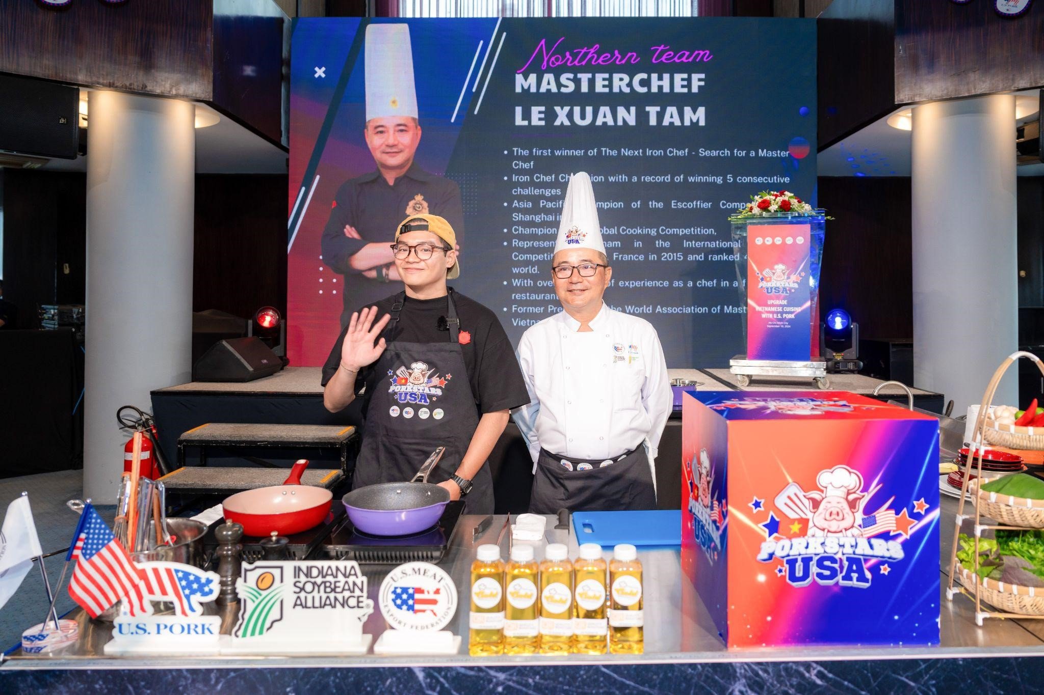 Masterchef Lê Xuân Tâm cùng KOL Vũ Gia Bảo thuộc đội Miền Bắc (Ảnh: U.S. Meats Vietnam)