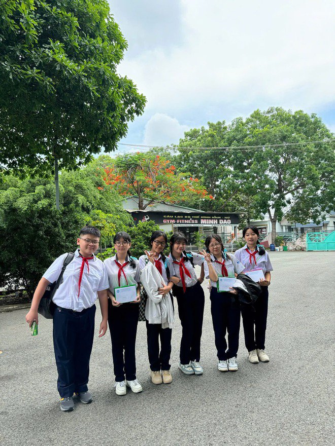 "Tiết lộ sốc" về nam sinh 13 tuổi thiết kế vương miện Miss Universe Vietnam 2024 - 5