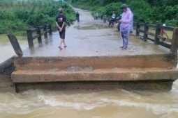 Tin tức trong ngày - Mưa giảm, lũ xuống dần ở Bắc Trung Bộ