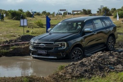 Giá xe Ford Everest lăn bánh tháng 9/2024, ưu đãi 100% lệ phí trước bạ