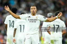 Bóng đá - Mbappe ghi bàn 5 trận liền, mơ vượt thành tích Ronaldo mùa đầu ở Real