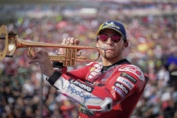Đua xe MotoGP, Emilia Romagna GP: Cục diện đảo chiều, Bastianini thắng ứng viên vô địch