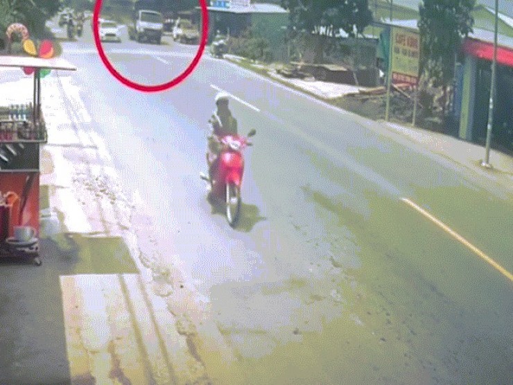 Khoảnh khắc truy đuổi tên cướp ôtô tông nhiều người ở Cần Thơ