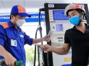 Thị trường - Tiêu dùng - Giá xăng dầu tăng mạnh, RON 95 vượt 20.000 đồng/lít