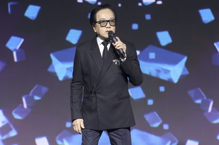 Cuộc sống ở tuổi 79 của danh ca Elvis Phương - 1