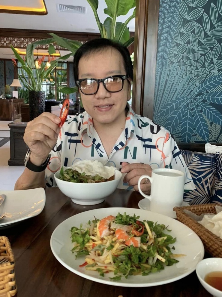 Ca sĩ nói ông biết bản thân đã lớn tuổi nên giữ gìn sức khỏe rất kỹ. Theo người thân, Elvis Phương tập thể dục hàng ngày, không rượu bia, thuốc lá. Ông ăn uống khoa học, tiêu thụ nhiều rau quả, đạm tốt, hạn chế thực phẩm nhiều tinh bột, chất béo xấu.