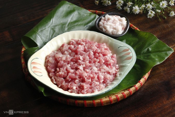 Thịt chưng mắm tép món hao cơm ngày thu. Ảnh: Bùi Thủy