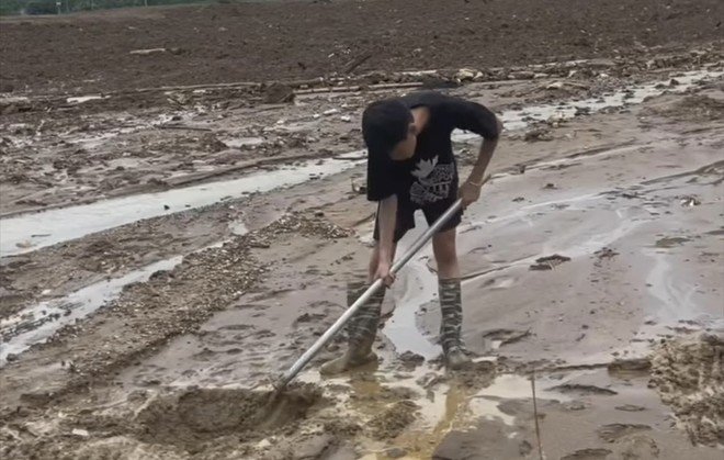 Bi kịch gia đình vùng lũ: Tìm thấy thi thể người mẹ mất tích, số tiền ủng hộ lên đến 5 tỷ đồng