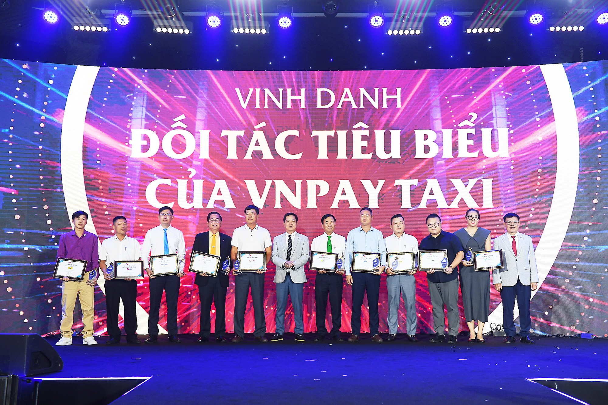 Hơn 200 hãng taxi quy tụ tại sự kiện đối tác toàn quốc của VNPAY Taxi.