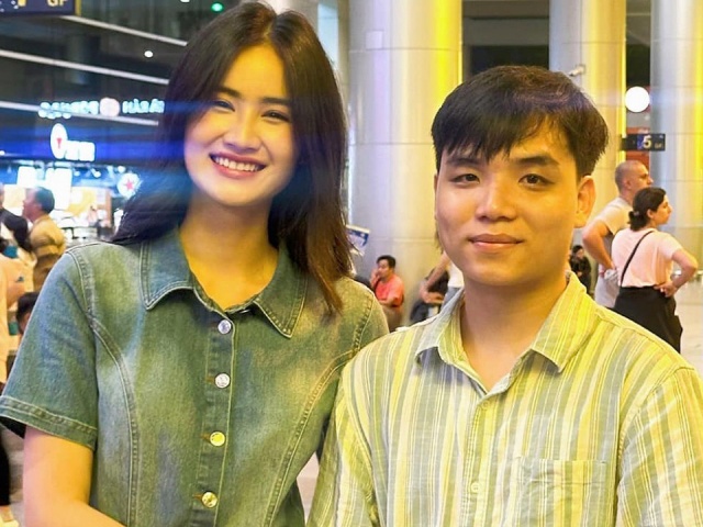 Thời trang sân bay năng động của hoa hậu Ý Nhi