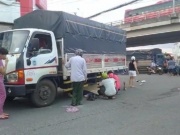 Tin tức trong ngày - Đôi nam nữ chết thương tâm dưới gầm xe tải