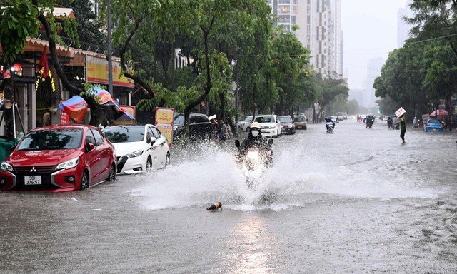 Dự báo mưa rào và dông tiếp tục hoành hành tại khu vực miền Bắc