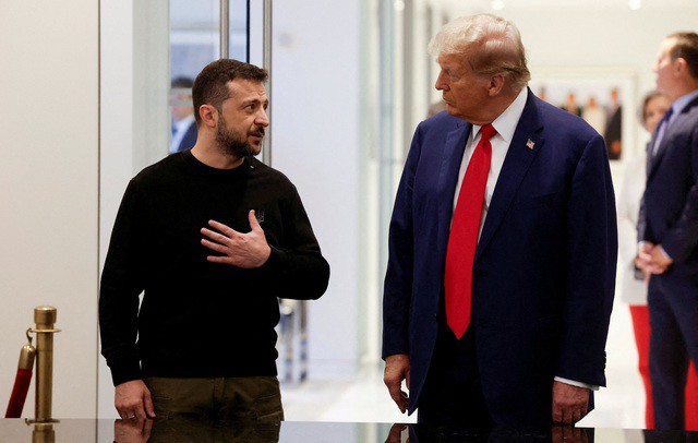 Cuộc gặp hôm 27-9 giữa Tổng thống Ukraine Volodymyr Zelensky (trái) và ứng viên tổng thống Mỹ của Đảng Cộng hòa - cựu Tổng thống Donald Trump - có đề cập "kế hoạch chiến thắng" - Ảnh: REUTERS