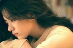 Bạn trẻ - Cuộc sống - Về thăm mẹ chồng cũ, tôi giật mình khi thấy một vật trong phòng và mong được quay lại với chồng cũ