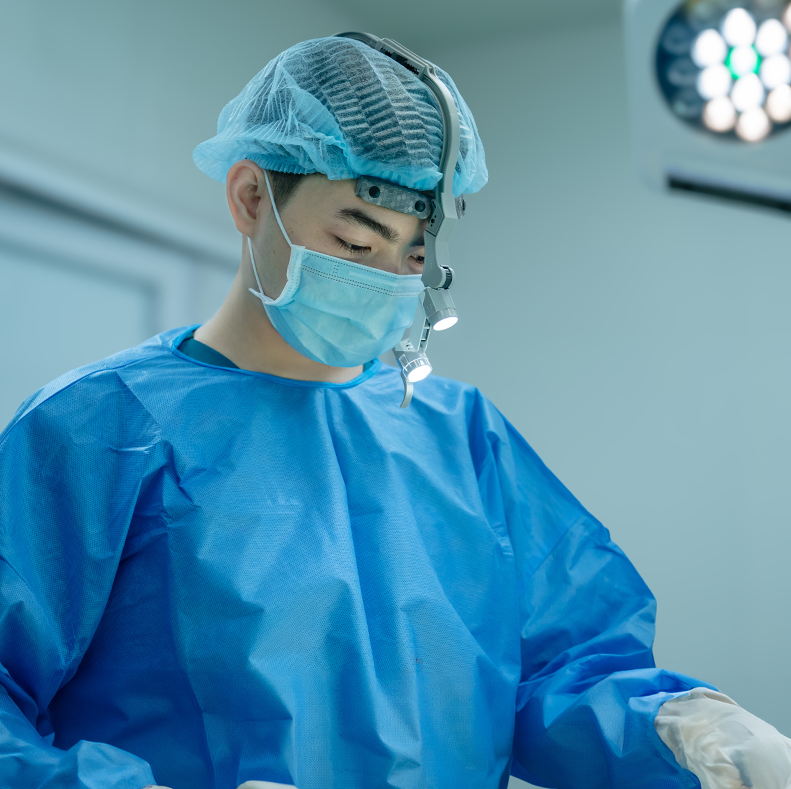 Bác sĩ Phan Hoàng tự tin làm chủ kỹ thuật nâng ngực Dual Plane