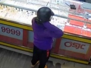 Pháp luật - CLIP: Người phụ nữ giả vờ hỏi mua vàng rồi cướp 5 chỉ vàng