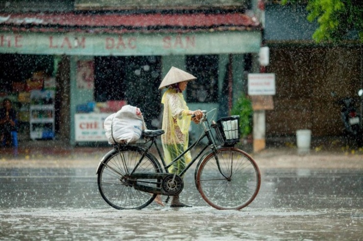 Title: Không khí lạnh tràn về, miền Bắc đón mưa rào và dông rải rác