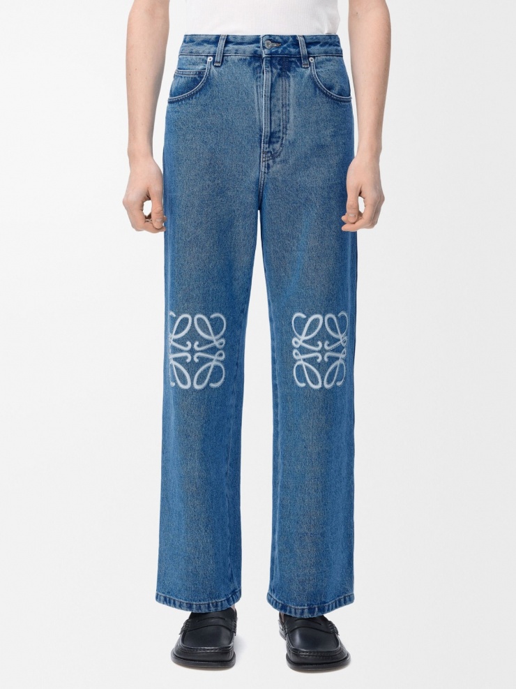 1.150 USD (hơn 30 triệu đồng) là giá chiếc quần jeans cùng hãng.