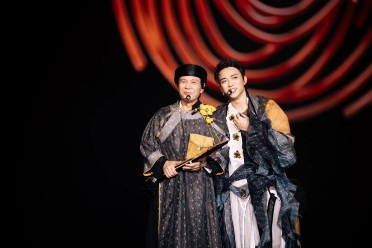 Soobin Hoàng Sơn và bố - NSND Nguyễn Huỳnh Tú.
