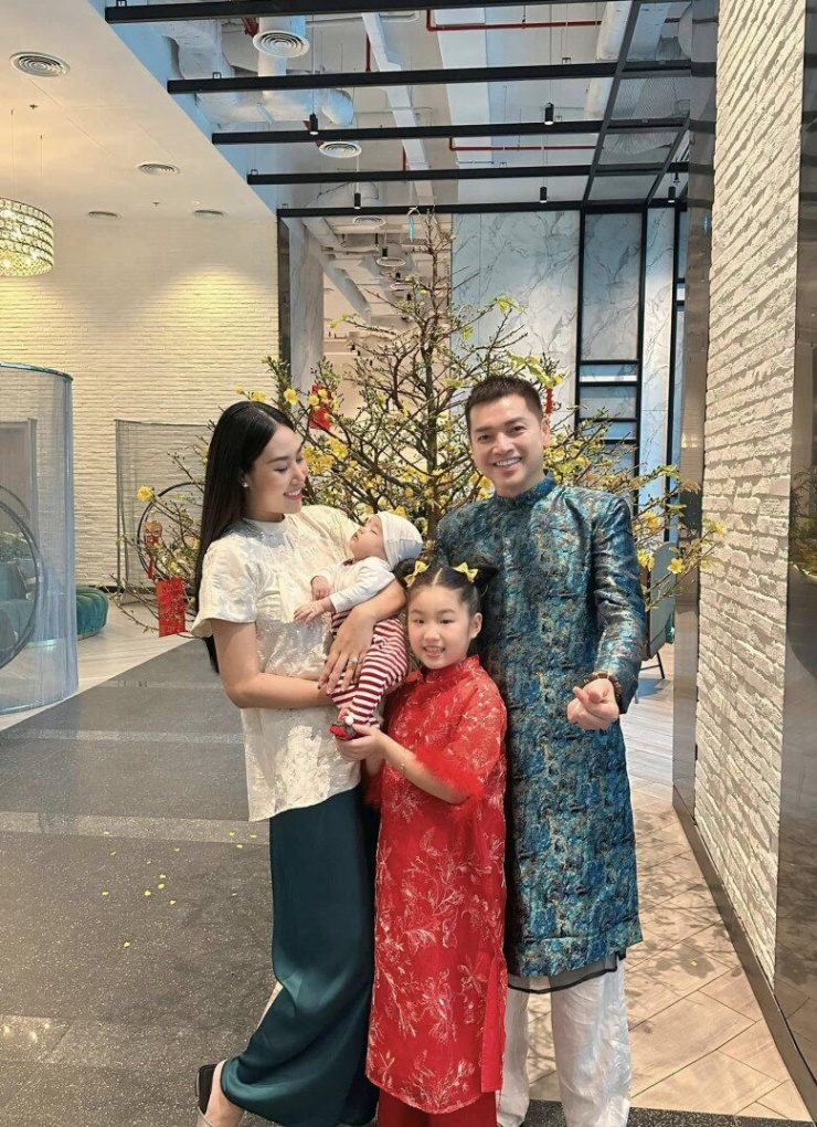 Hậu sinh nở, vợ kém 37 tuổi của Quang Minh lấy lại vóc dáng thon thả, chuẩn "gái 1 con mòn con mắt" - 4