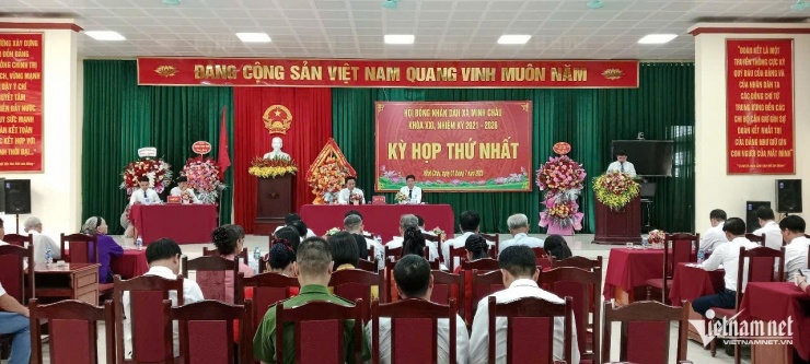 Kỳ họp đầu tiên HĐND xã Minh Châu mới. Ảnh: Trần Thu&nbsp;