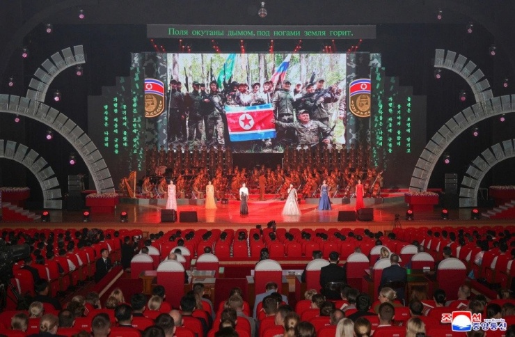 Ông Kim Jong Un xúc động trong lễ đón binh sĩ Triều Tiên tử trận ở nước ngoài - 2