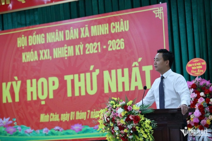 Bí thư Đảng ủy xã Nguyễn Đức Tiến. Ảnh: Lê Hiếu