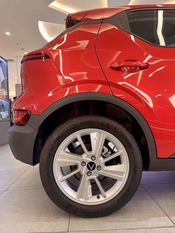 Giá xe VinFast VF 5 mới nhất tháng 7/2025, lăn bánh từ 532 triệu đồng - 7