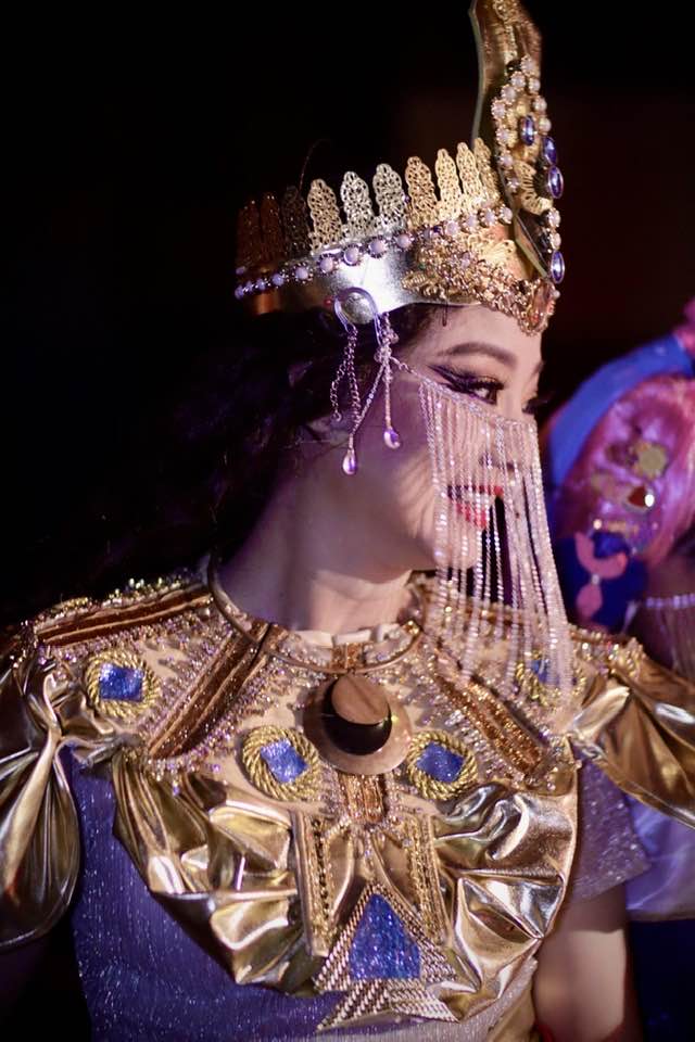 Điều khiến khán giả chú ý chính là nhan sắc trẻ đẹp của chị. Để có bí quyết như vậy, chị đã có đời sống tinh thần lành mạnh. Đó là sống lạc quan, yêu thương bản thân và mọi người, tránh xa những điều tiêu cực và thị phi.
