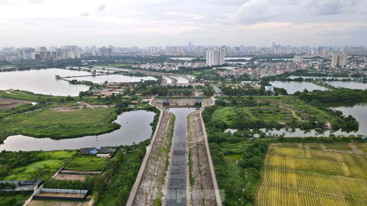 Trạm bơm Yên Sở (phường Yên Sở, TP Hà Nội) nằm ở phía Nam Thủ đô. Công trình được đưa vào sử dụng từ năm 2010.