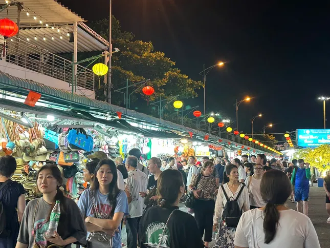 Chợ đêm Nha Trang.