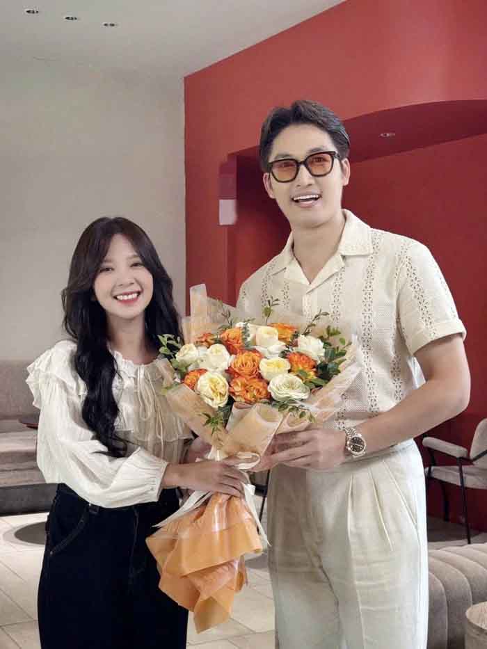 Vợ chồng Đình Tú trong thời gian hẹn hò luôn đồng hành, hết mực ủng hộ những dự án phim của đối phương. Ảnh: FBNV.