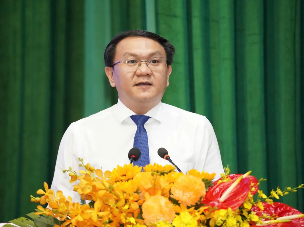 Giám đốc Sở KH&amp;CN TP.HCM Lâm Đình Thắng đại diện phát biểu nhận nhiệm vụ. Ảnh: THUẬN VĂN