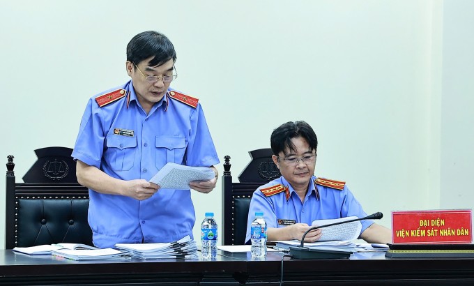Đại diện VKSND Hà Nội thực hành quyền công tố tại phiên tòa. Ảnh: Danh Lam