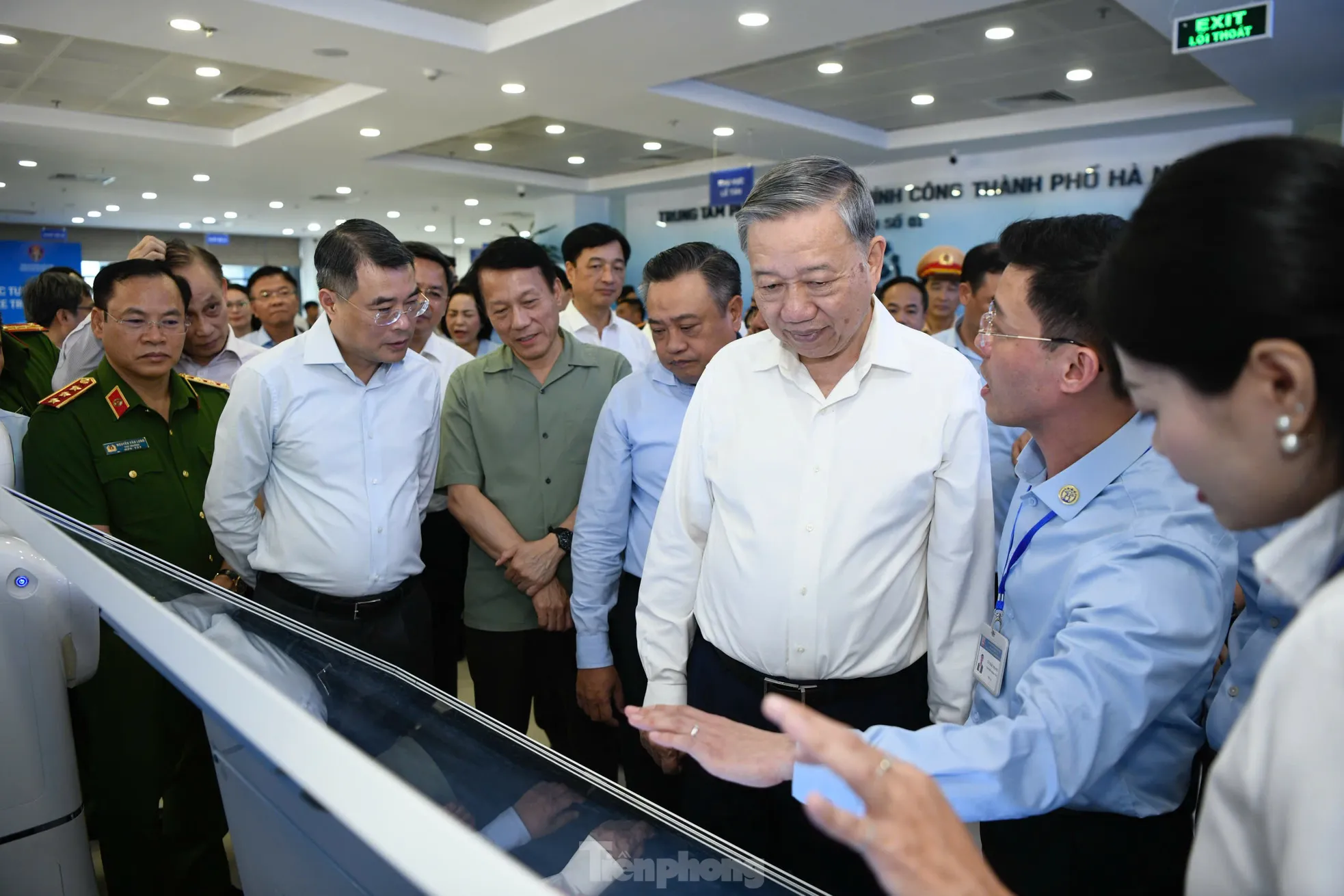 Tổng Bí thư: Công chức phường thấy dân khó khăn phải lao đến hỗ trợ - 8