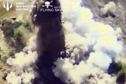 Video: Chiến đấu cơ MiG-29 Ukraine ném 3 quả bom GBU-39, san phẳng cơ sở UAV của Nga