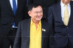 Ông Thaksin ra hầu tòa hình sự