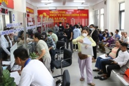 Người dân làm thủ tục tăng đột biến ngày đầu sáp nhập tỉnh, thành