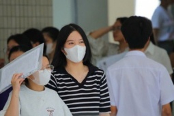 Nhìn lại đề thi tốt nghiệp THPT 2025, môn Toán và Tiếng Anh: Quá mới, quá khó để làm gì?!