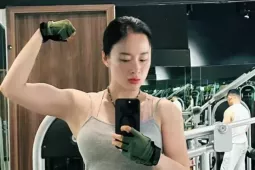 Angela Phương Trinh khoe cơ bắp nhưng vòng eo đẹp miễn bàn