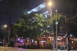 Nhiều người bất ngờ khi Công an TP HCM mở cửa một phòng trọ
