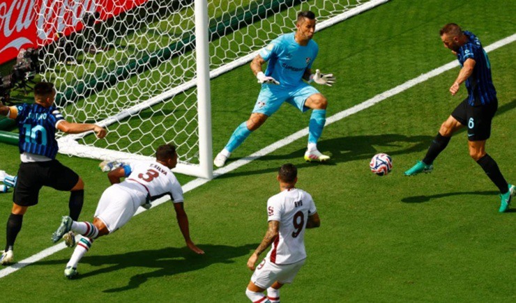 Inter Milan phung phí loạt cơ hội trong trận đấu với Fluminense